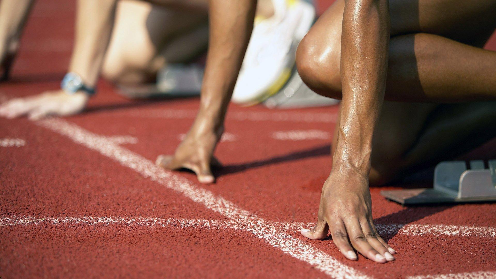 季后赛激战正酣，豪门对决引爆篮球热潮