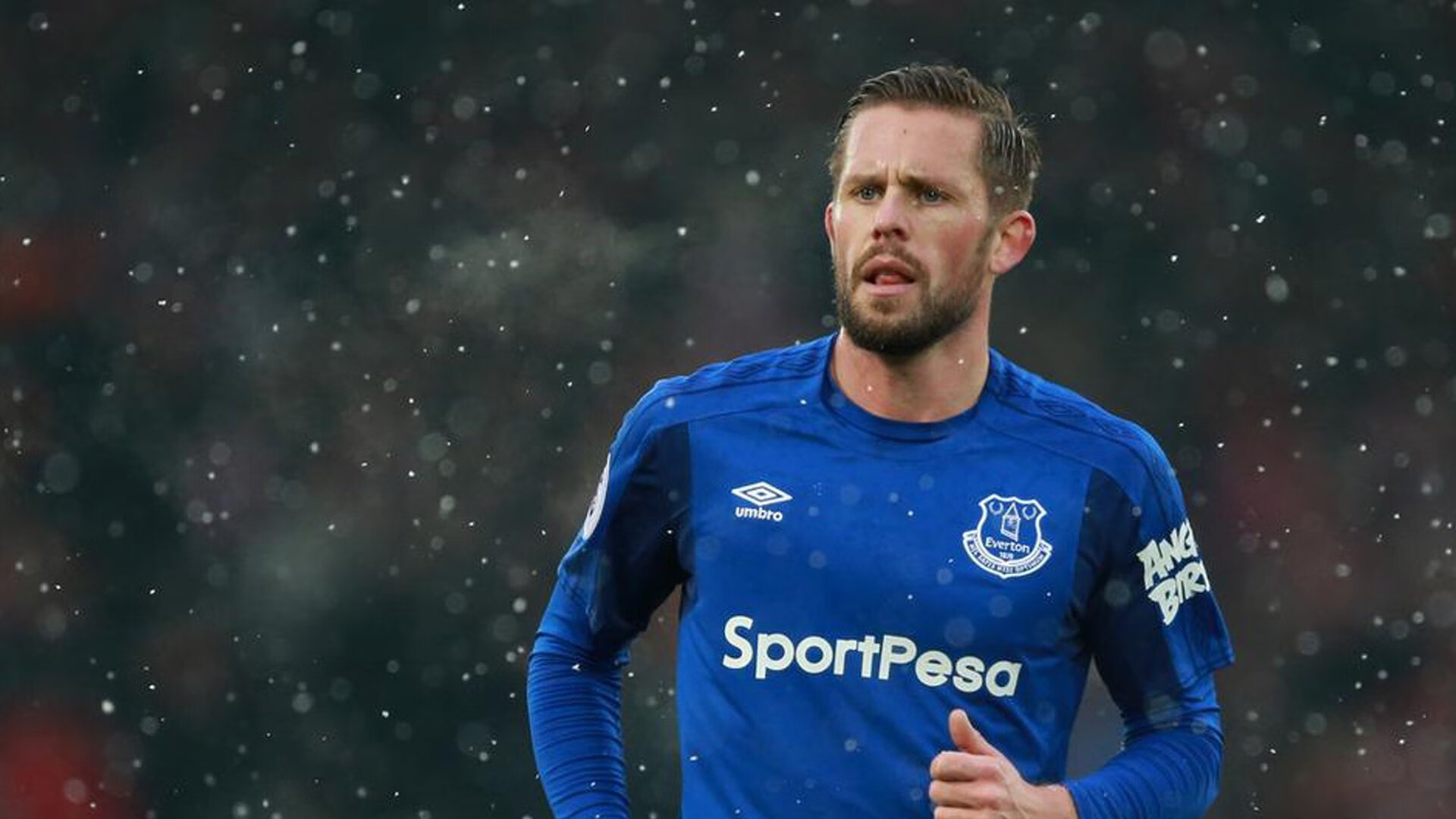 皇家马德里主场力克巴塞罗那，西甲争冠悬念再起