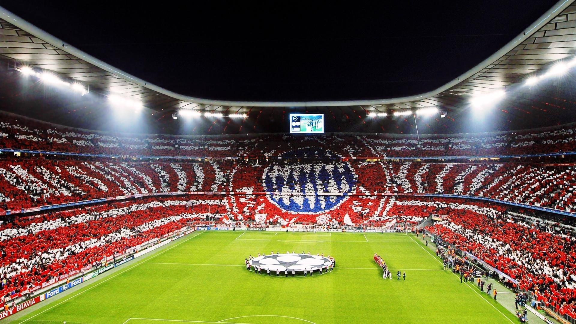 西甲联赛激战正酣，皇马与巴萨上演巅峰对决